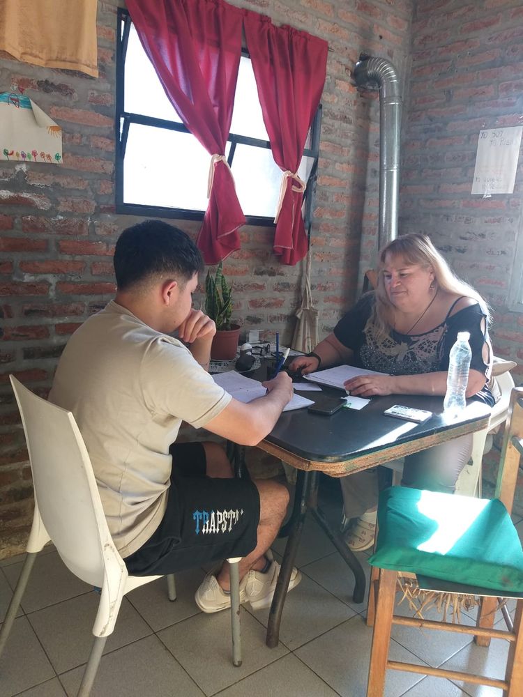 Profe Nora - Profesora particular de Lengua en Benavídez dando clase a un alumno